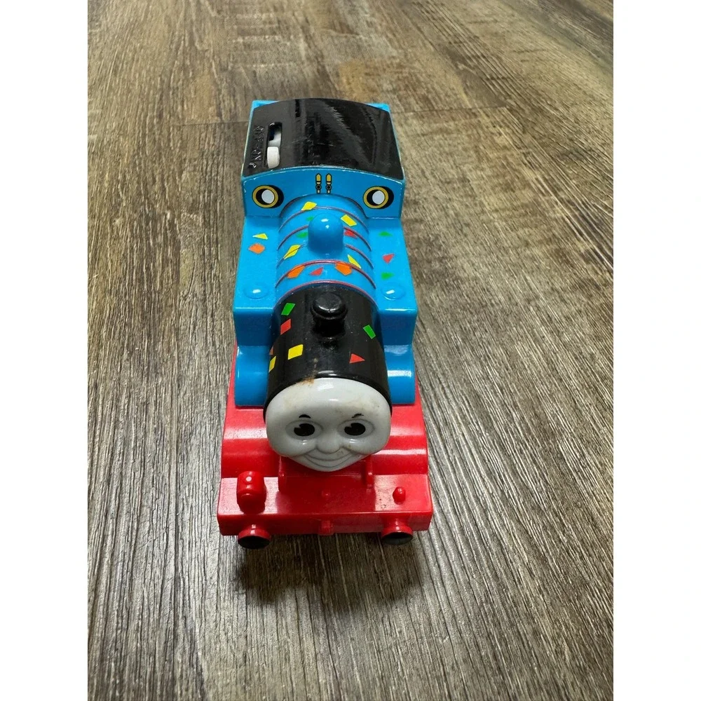 Thomas & Friends TrackMaster Motorized Thomas Confetti Celebration Train BDP11